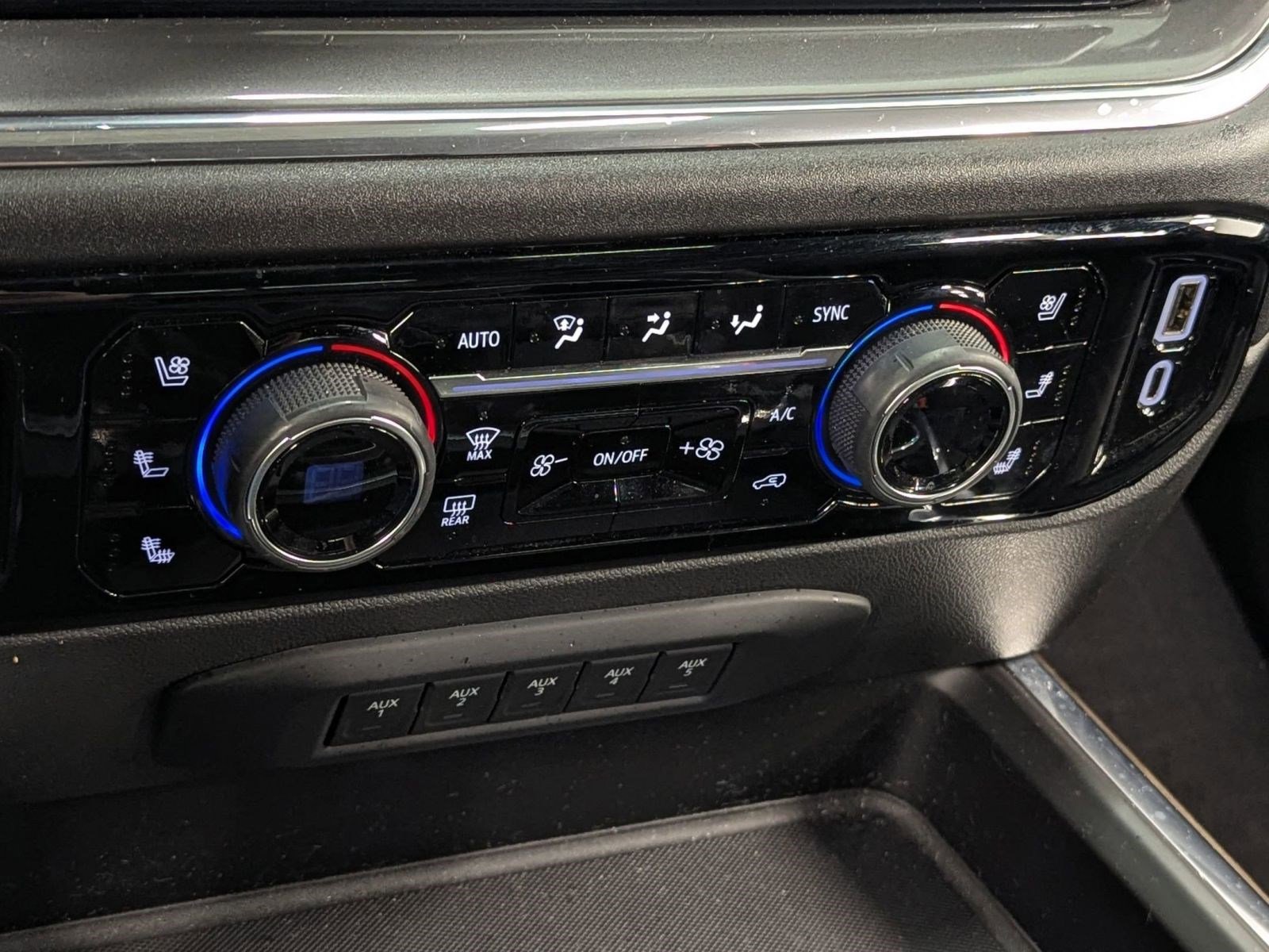 Used 2024 Chevrolet Silverado 2500 High Country w/ High Country Premium Package image 29