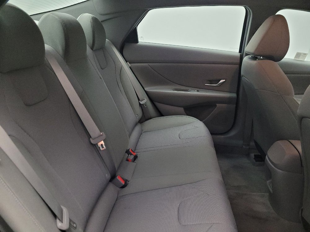 Used 2024 Hyundai Elantra SE FWD image 19