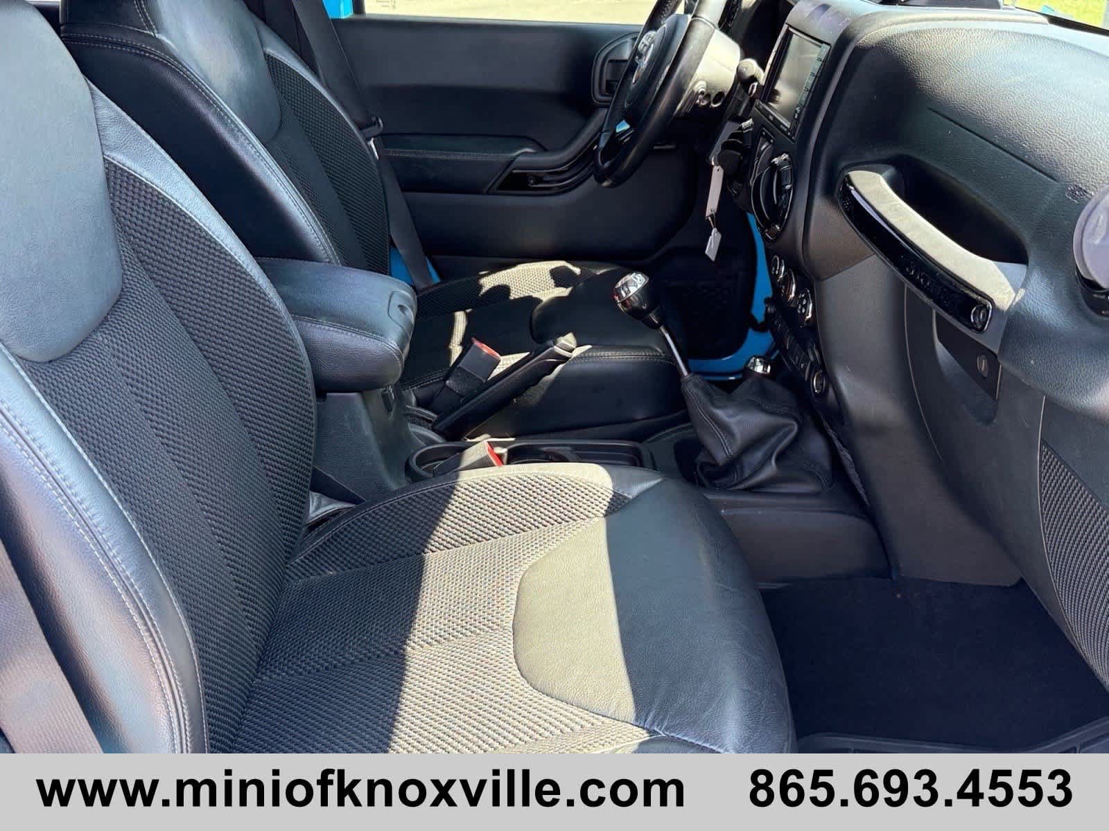 Used 2017 Jeep Wrangler Unlimited Sahara AWD/4WD image 29