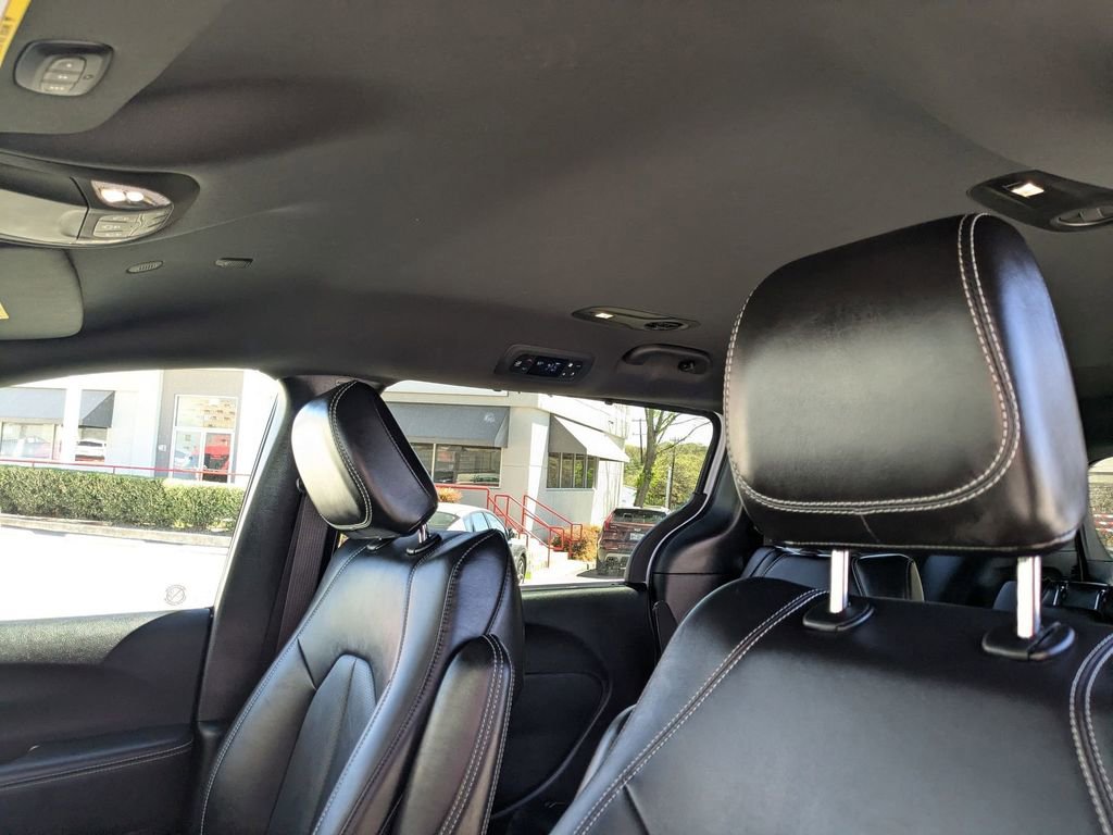 Used 2025 Chrysler Pacifica Select image 22