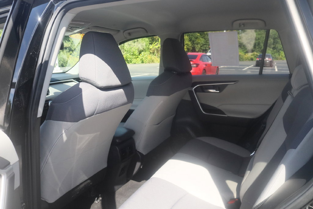 Used 2025 Toyota RAV4 XLE AWD/4WD image 20