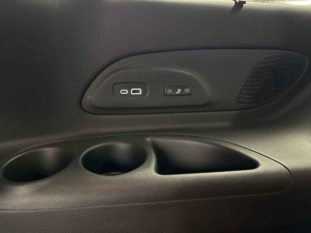 New 2026 Chrysler Pacifica Pinnacle image 15