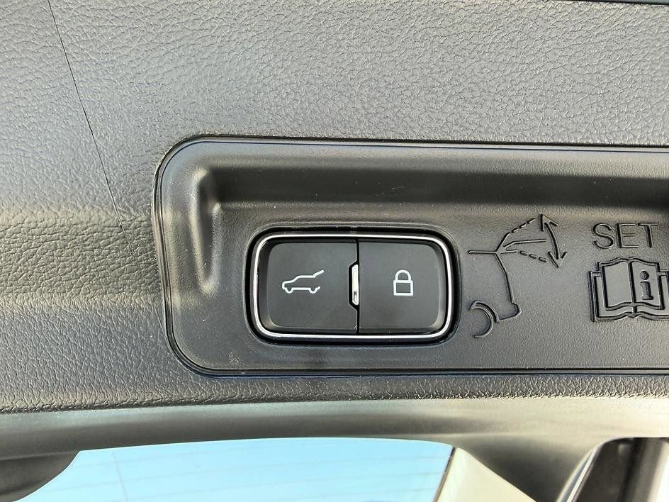 Used 2025 Ford Explorer Active w/ Active Comfort Package image 19