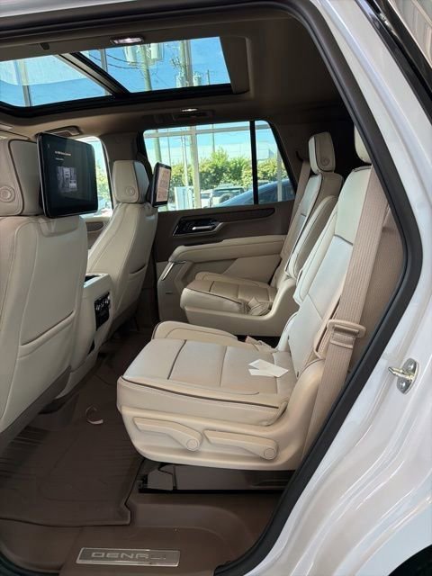 Used 2026 GMC Yukon Denali w/ Denali Reserve Package image 6