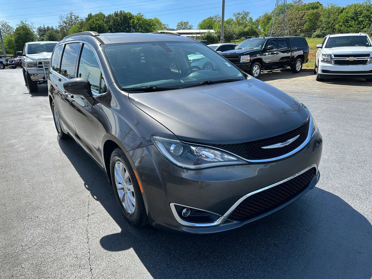 Used 2017 Chrysler Pacifica Touring-L image 6