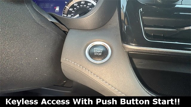 Used 2024 Toyota Highlander LE image 3