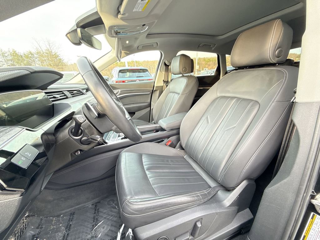 Used 2023 Audi e-tron Premium image 13