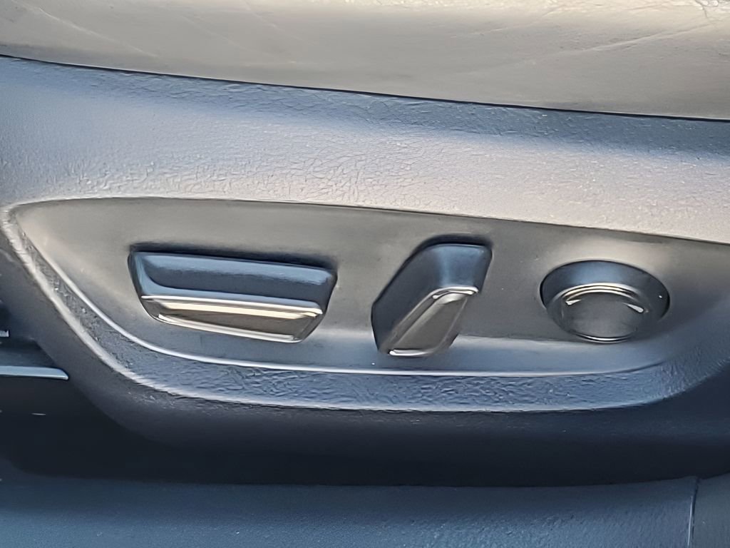 Used 2020 Toyota Avalon XSE image 29