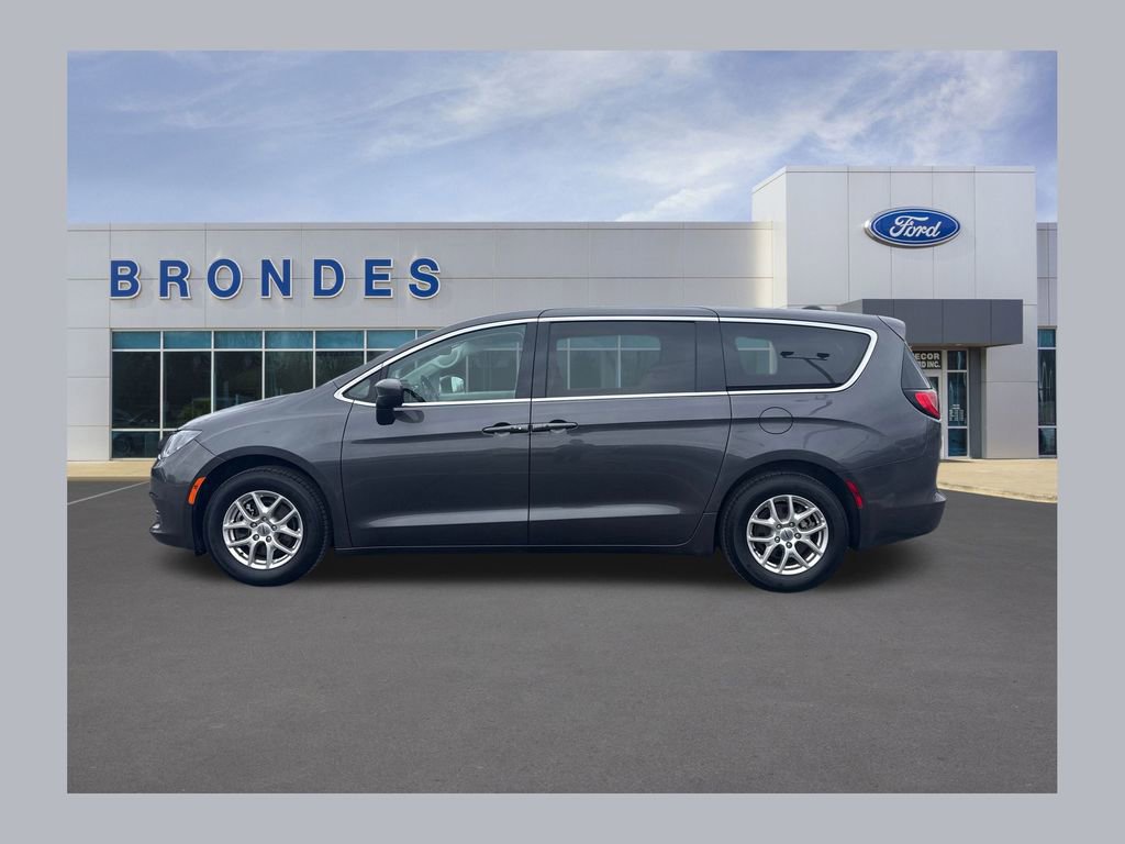 Used 2023 Chrysler Voyager LX FWD image 1