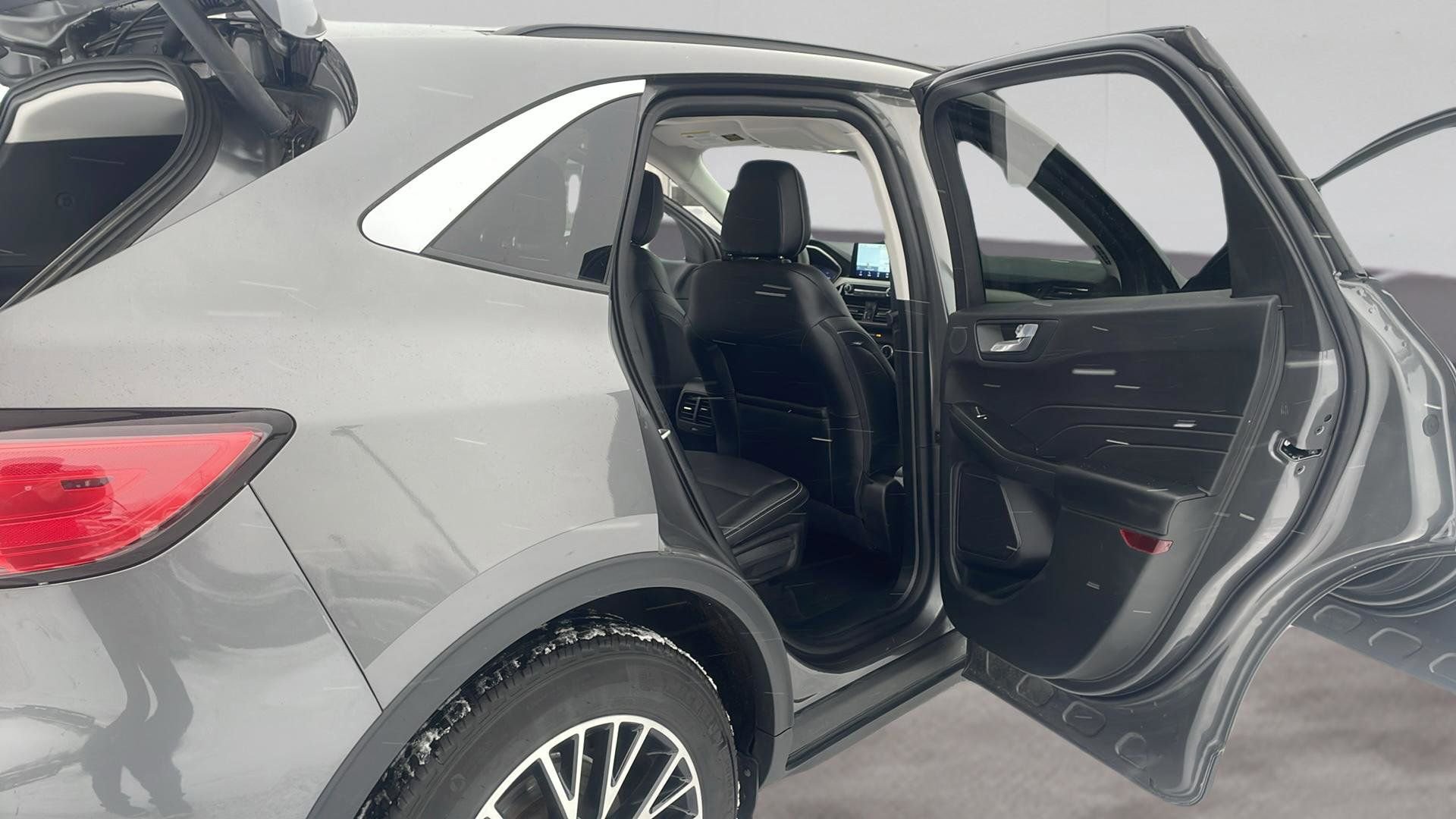 Used 2022 Ford Escape SEL w/ Technology Package image 17