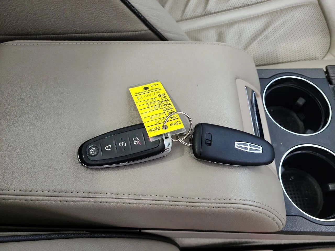 Used 2015 Lincoln MKX AWD w/ Equipment Group 102A image 24
