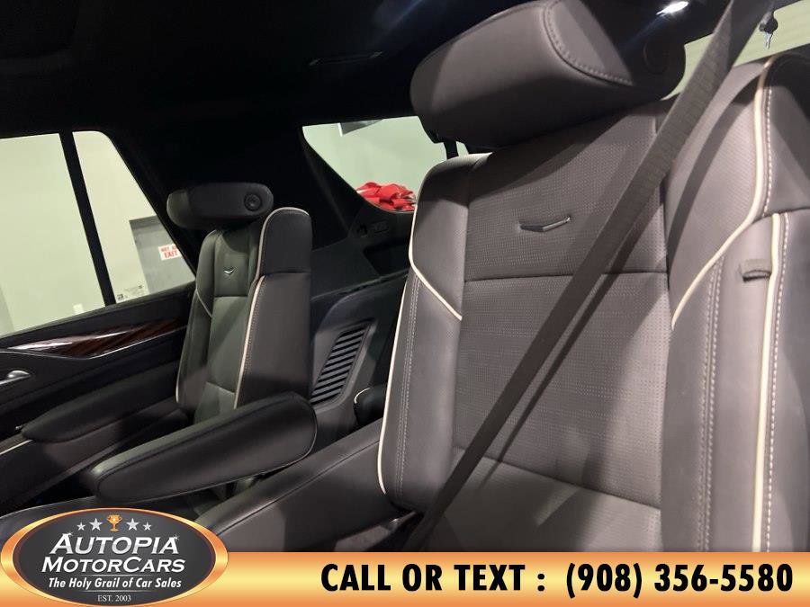 Used 2024 Cadillac Escalade Premium Luxury image 19