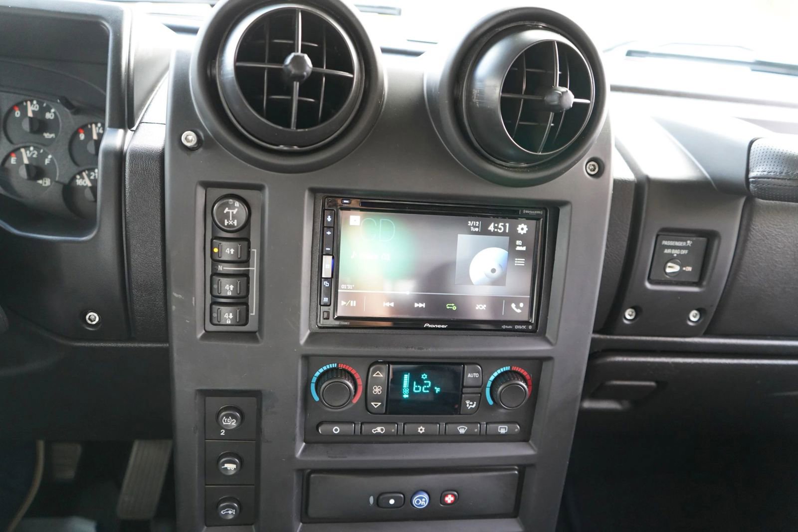 Used 2005 HUMMER H2 SUT w/ Preferred Equipment Group image 12