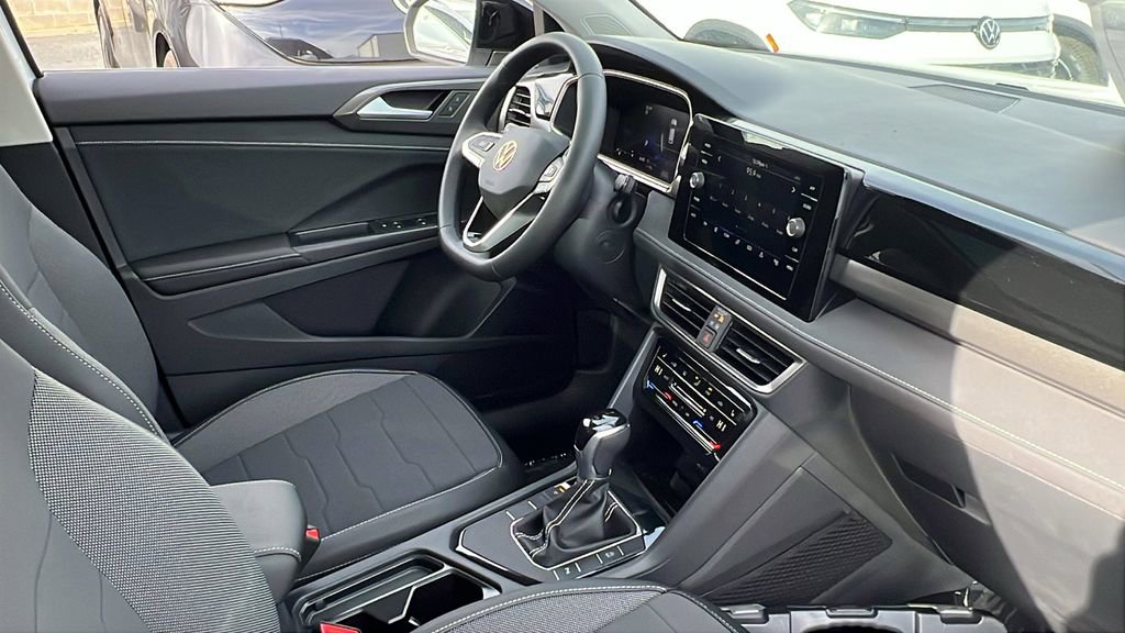 New 2026 Volkswagen Taos SE image 9