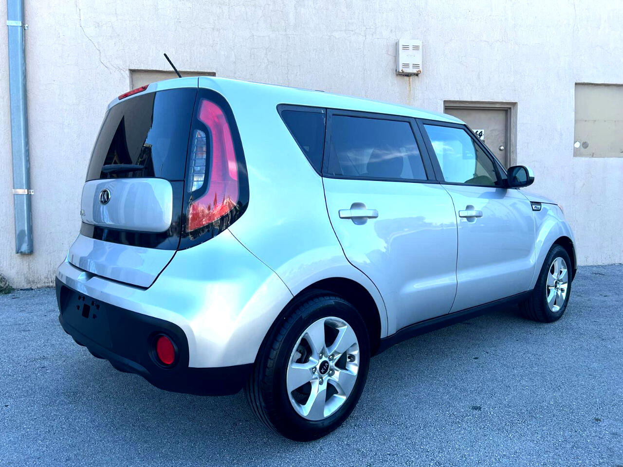 Used 2017 Kia Soul LX 4D Wagon at image 14