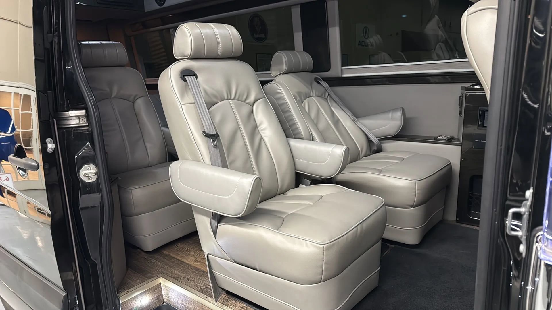 Used 2016 Mercedes-Benz Sprinter 2500 image 33