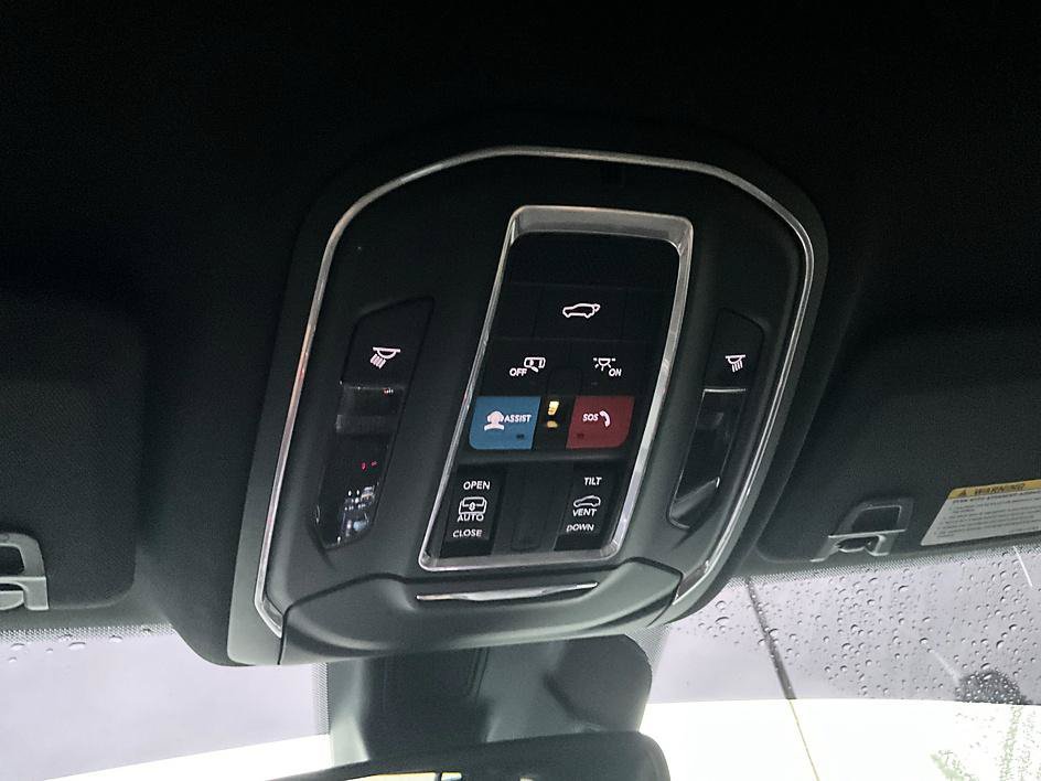 Used 2023 Jeep Grand Cherokee Altitude AWD/4WD image 27