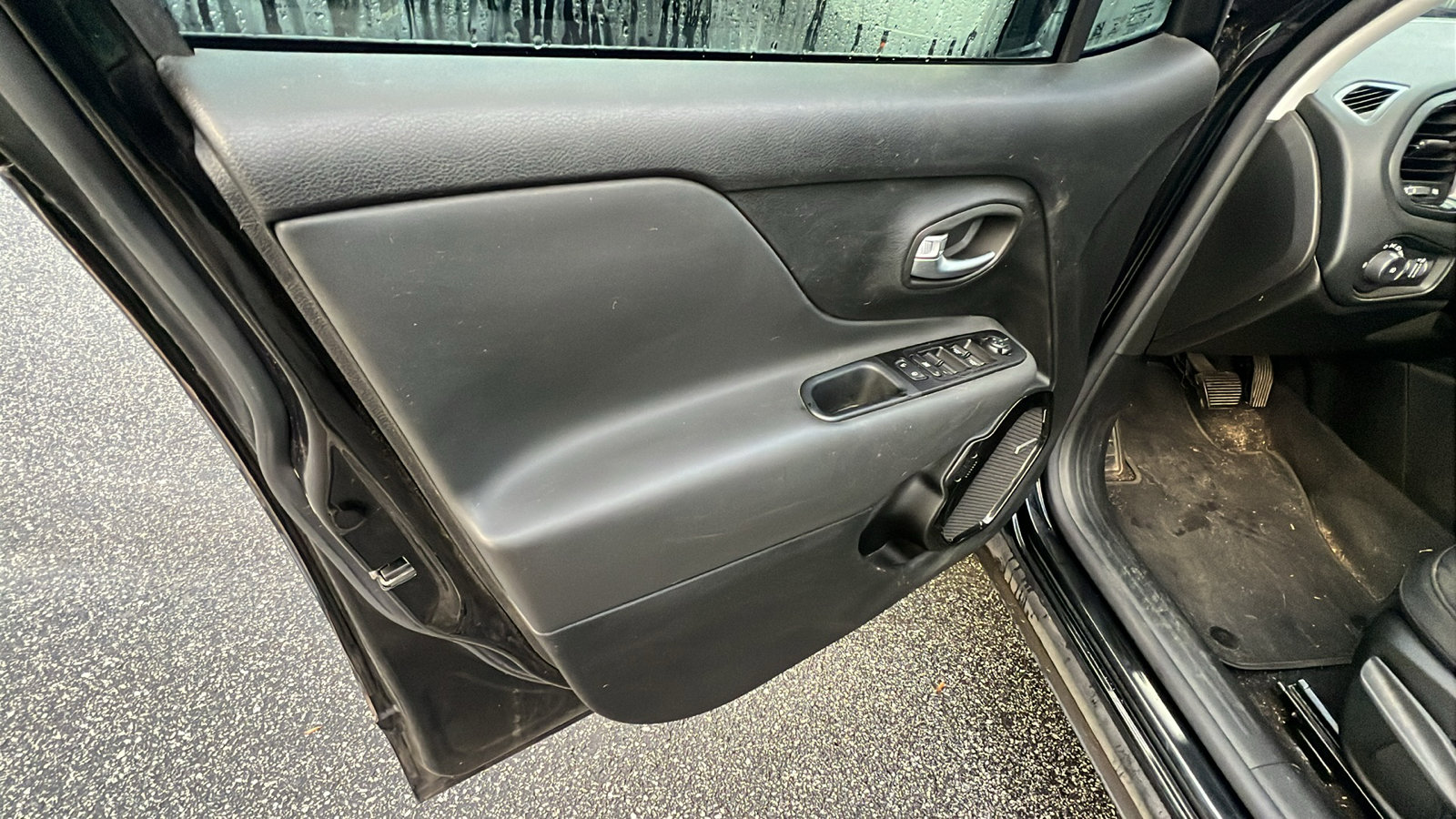 Used 2020 Jeep Renegade Altitude image 14