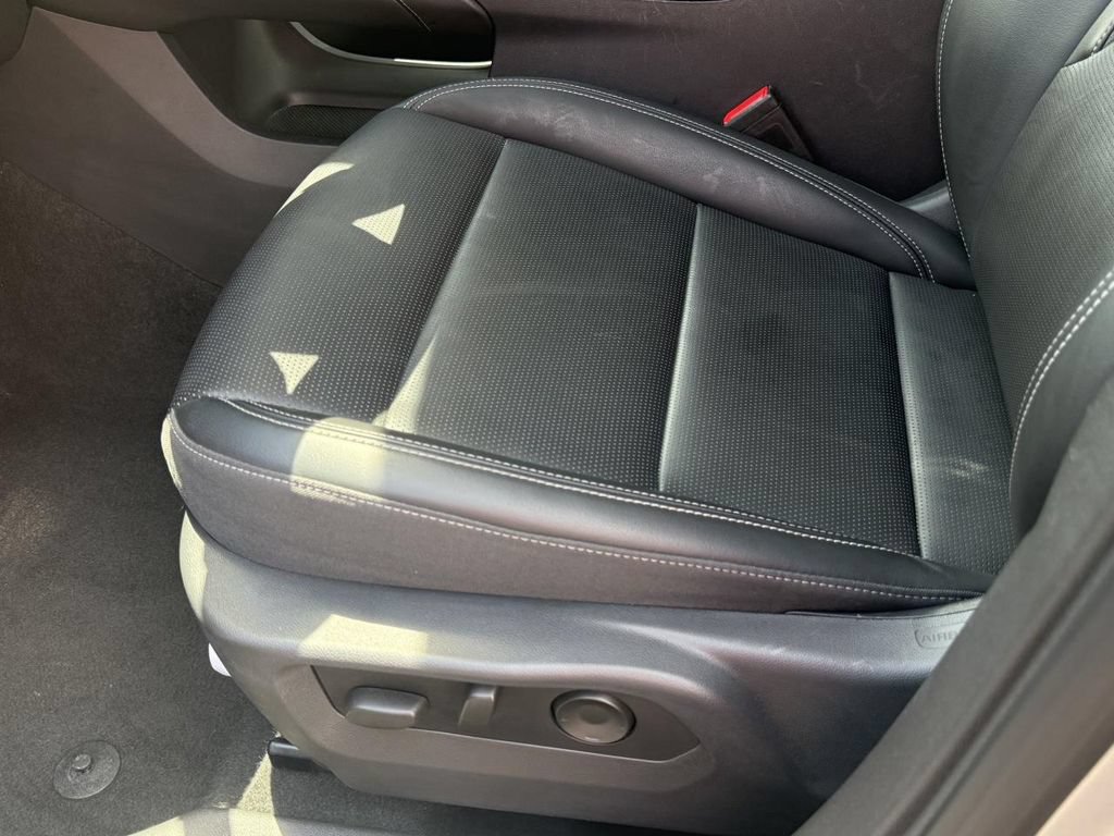 Used 2024 Buick Envision Preferred AWD/4WD image 12