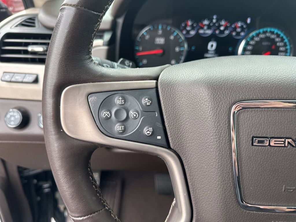 Used 2020 GMC Yukon XL Denali w/ Denali Premium Package image 12
