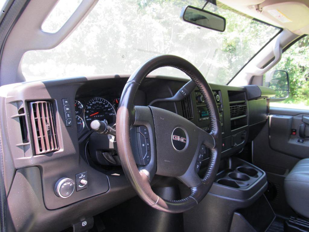 Used 2022 GMC Savana 3500 Extended w/ Driver Convenience Package image 17