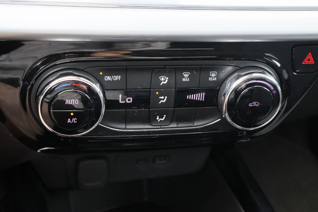 Used 2025 Chevrolet Trax LT FWD image 17