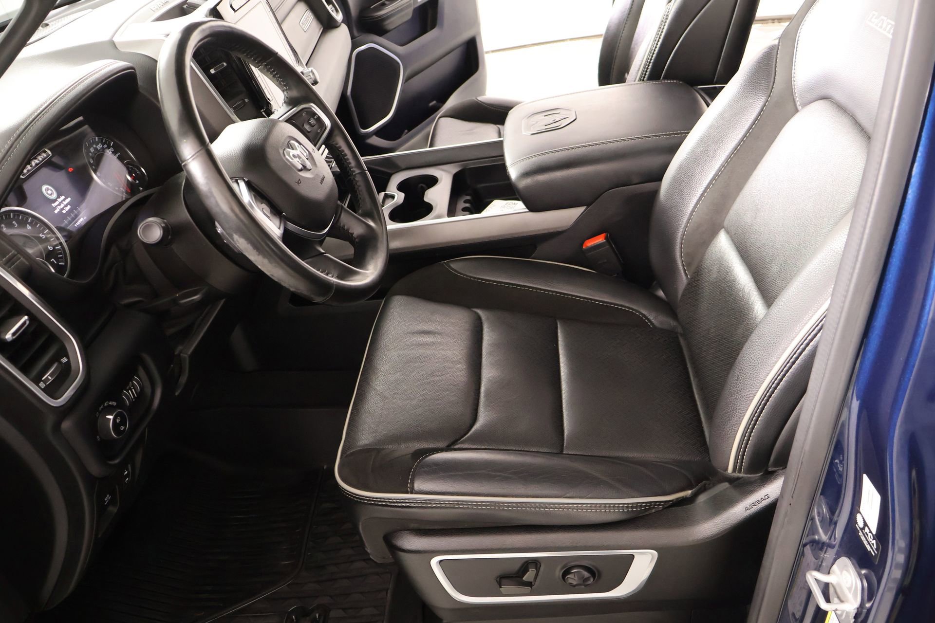 Used 2021 RAM 1500 Laramie w/ Sport Appearance Package image 12