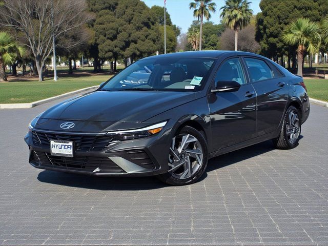 Certified 2025 Hyundai Elantra Sport image 2
