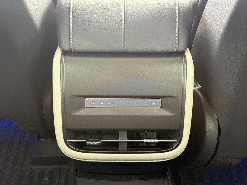 Certified 2025 Lincoln Nautilus Premier AWD/4WD image 15