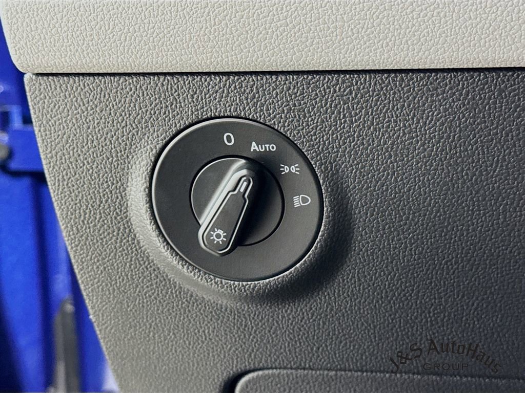 Used 2022 Volkswagen Taos S image 10