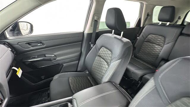 New 2026 Nissan Pathfinder S image 13