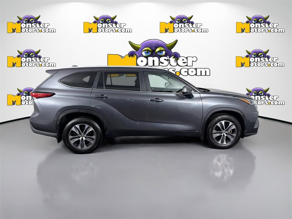 Used 2023 Toyota Highlander L image 4