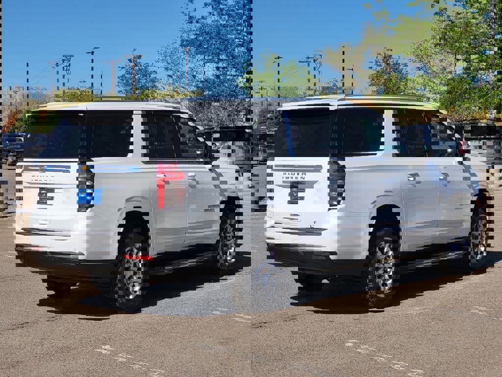 Certified 2024 Chevrolet Suburban LT image 4