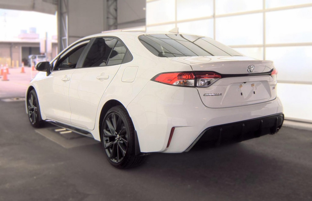 Used 2025 Toyota Corolla SE FWD image 7