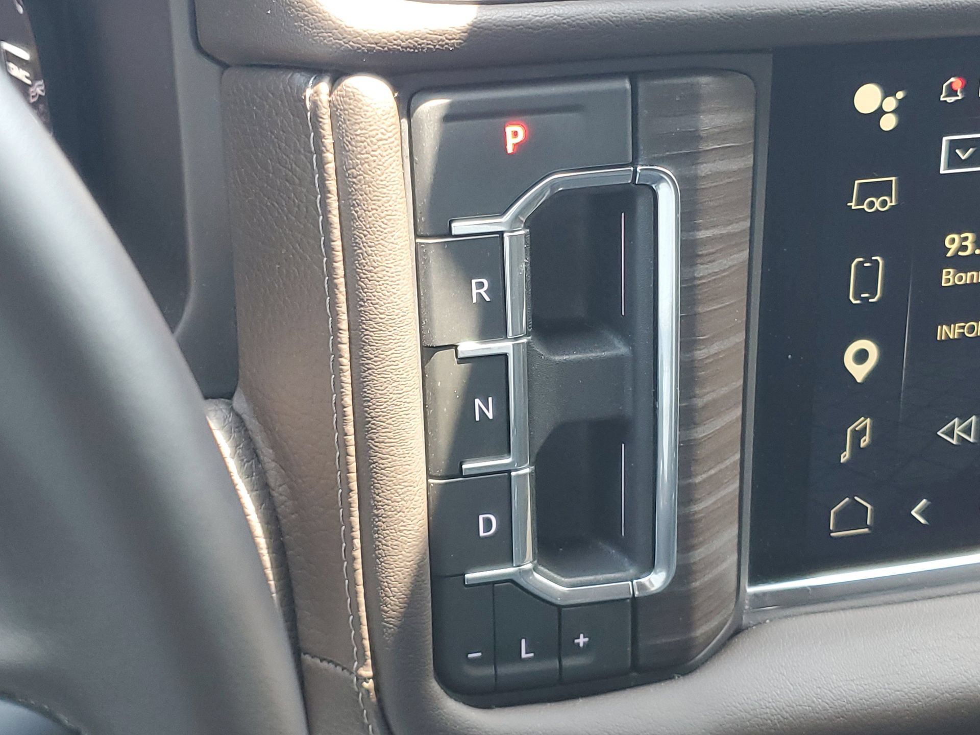 Used 2023 GMC Yukon Denali AWD/4WD image 32