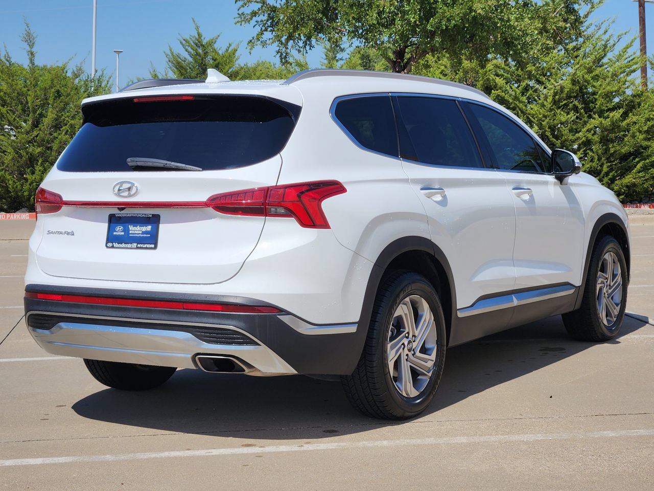 Used 2023 Hyundai Santa Fe SEL w/ Premium Package FWD image 4