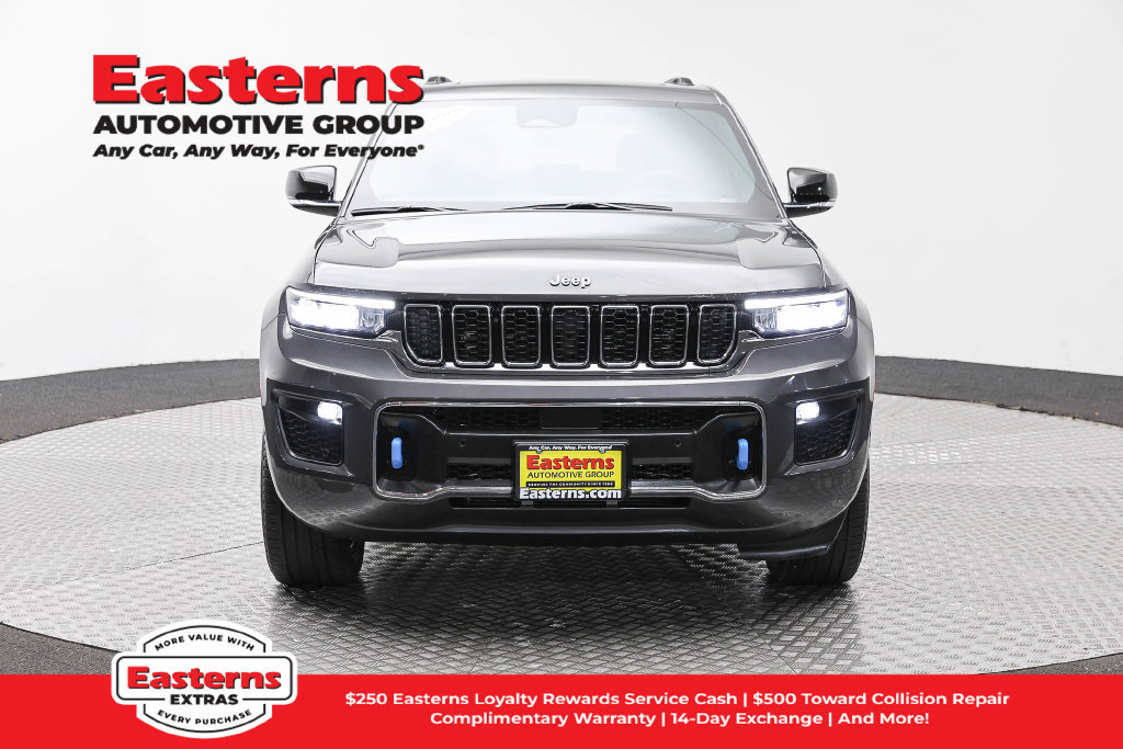 Used 2023 Jeep Grand Cherokee Overland AWD/4WD image 3