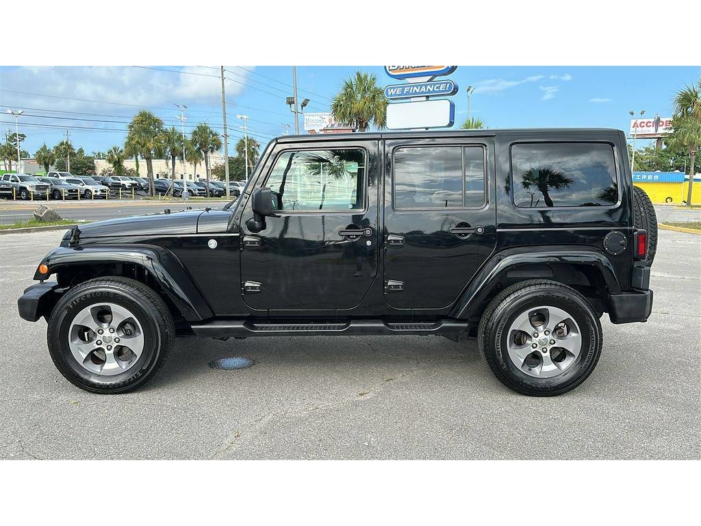 Used 2017 Jeep Wrangler Unlimited Sahara w/ Connectivity Group AWD/4WD image 2