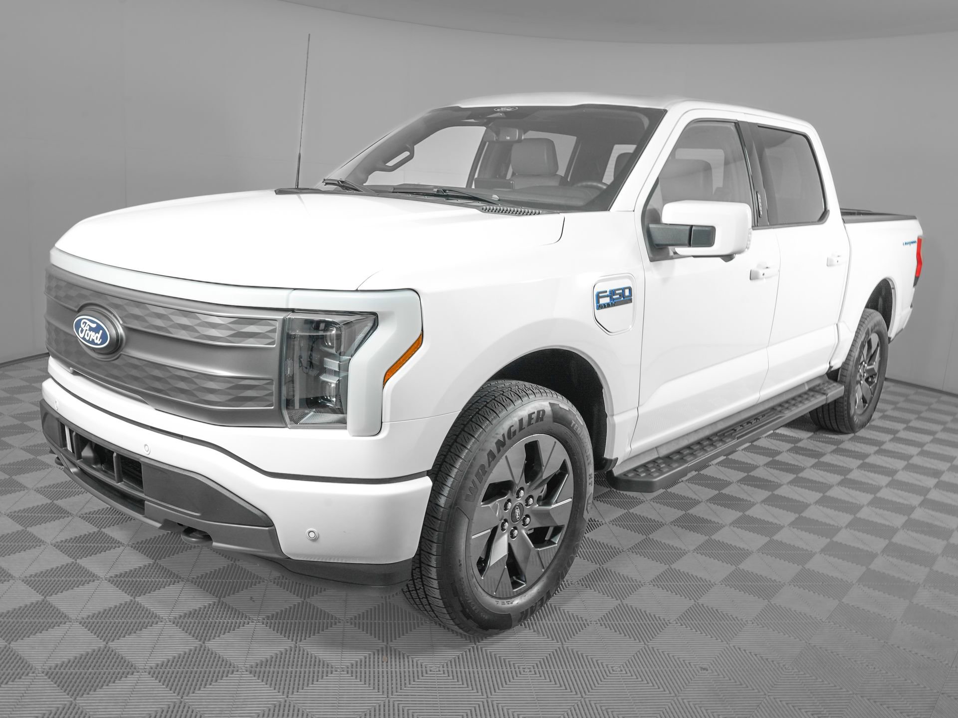 Used 2025 Ford F150 Lightning Lariat image 9