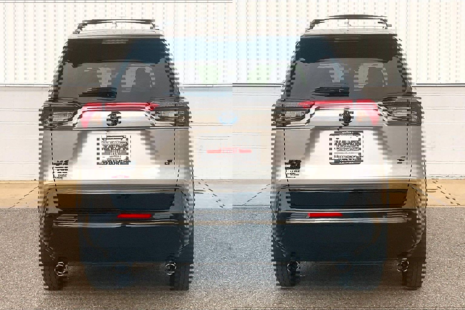 Used 2023 Toyota RAV4 SE image 5