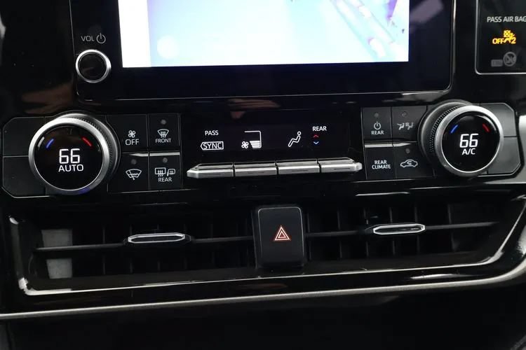Used 2025 Toyota Highlander LE FWD image 34