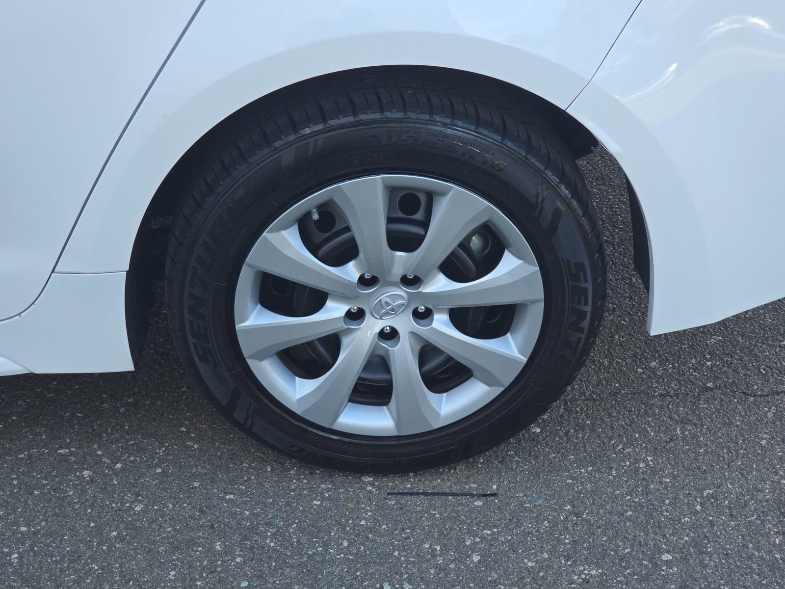 Used 2022 Toyota Corolla LE image 39