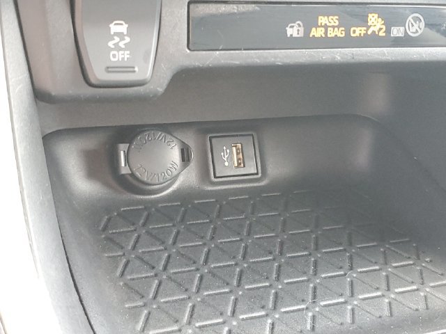 Used 2023 Toyota RAV4 LE AWD/4WD image 29