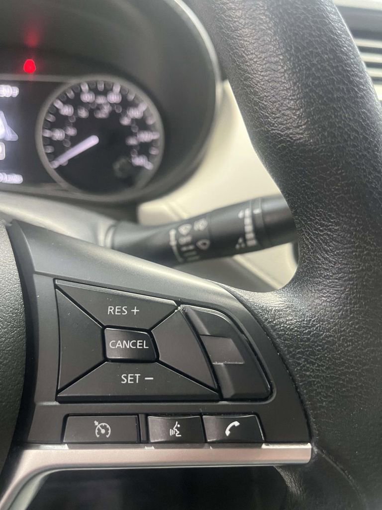 Used 2022 Nissan Versa SV image 21