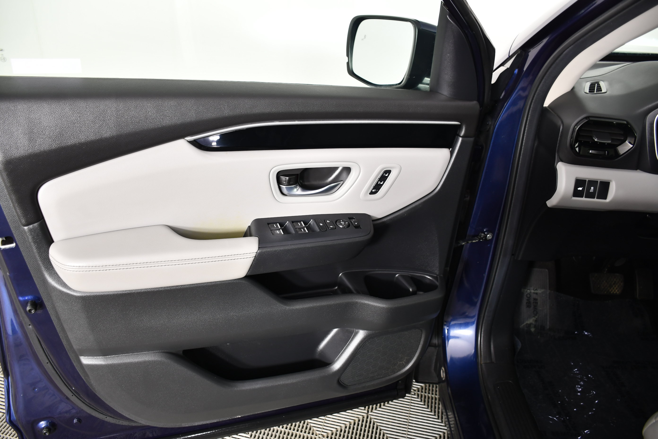 Used 2025 Honda Pilot Touring image 37