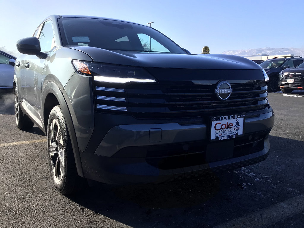 New 2025 Nissan Kicks SV