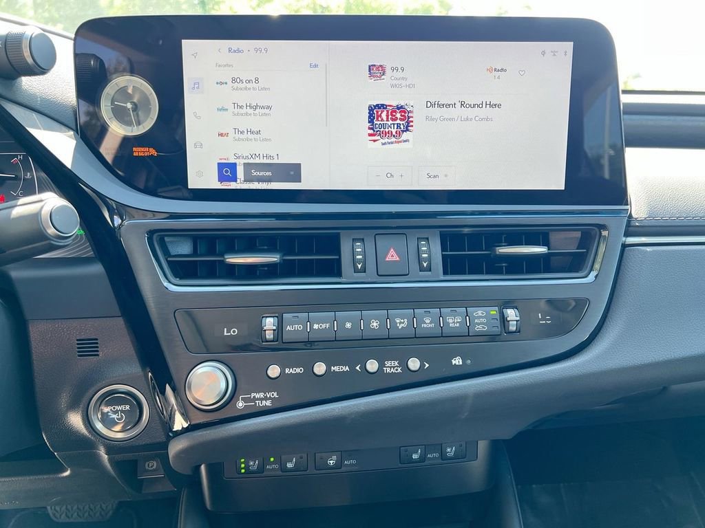 Certified 2025 Lexus ES 300h w/ Premium Package image 17