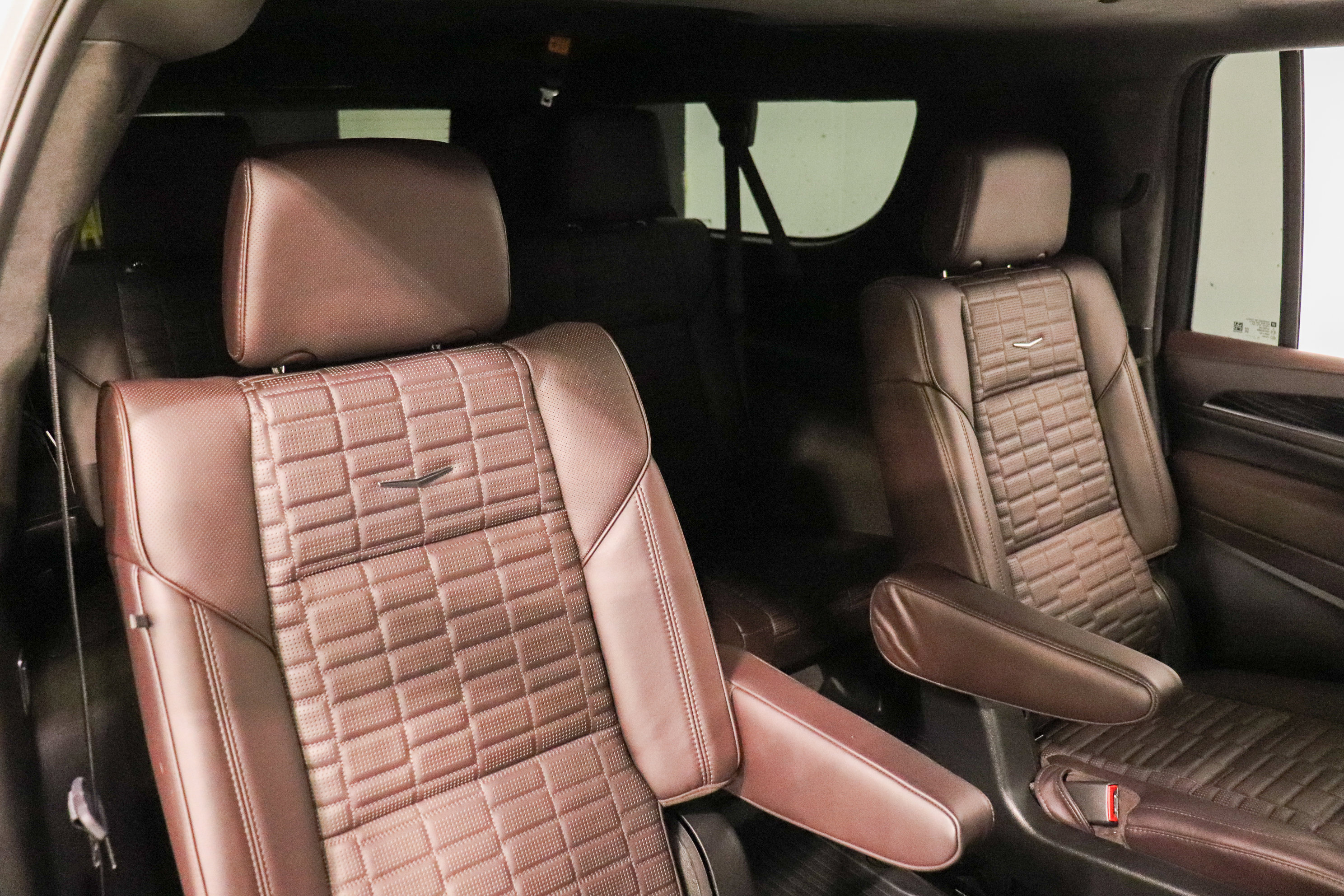 Used 2024 Cadillac Escalade ESV V w/ LPO, ONYX Package image 25