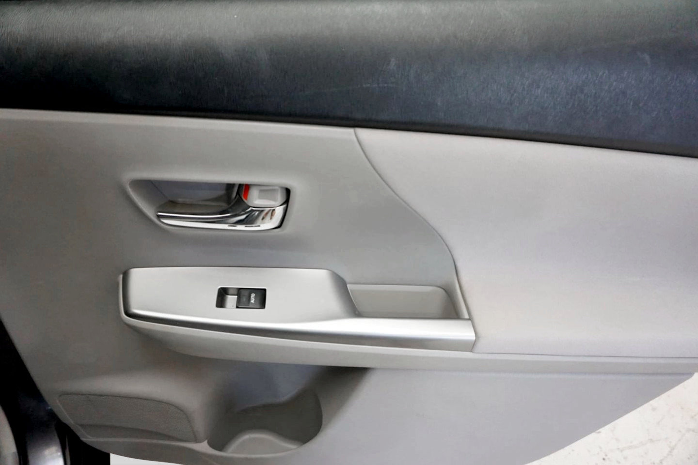 Used 2017 Toyota Prius V Two FWD image 18
