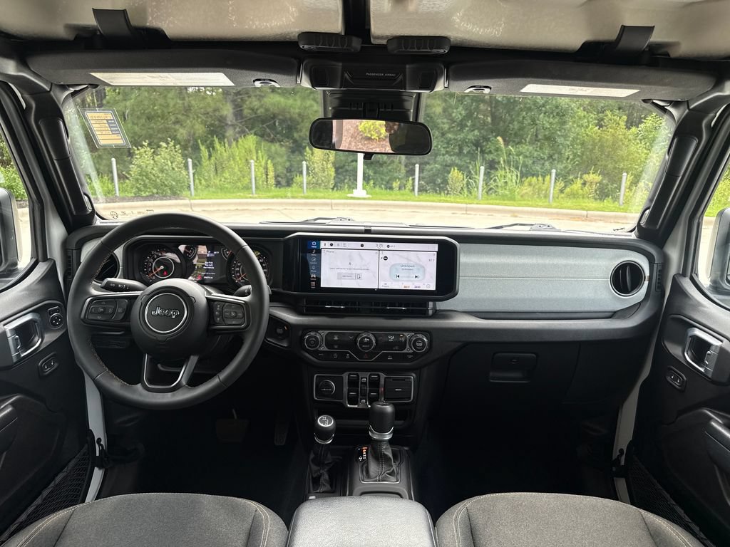 Used 2024 Jeep Gladiator Sport AWD/4WD image 16